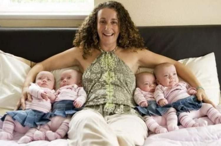 Пам’ятаєте жінка народила 4 близнючок, які були схожі одна на одну, як 2 краплі води? Пройшло 14 років і ось як вони виглядають зараз