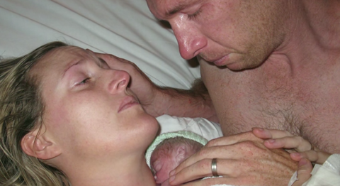 Лікарі повідомили батькам, що їх новонароджений син помер … Мама взяла малюка на руки і далі сталося те, що лікарі ніяк не можуть пояснити!