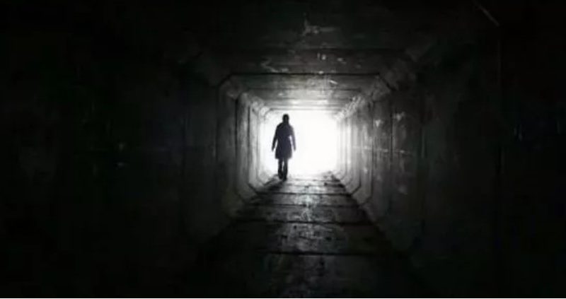 Не світло в кінці тунелю, а безлика жінка: чоловік розповів про клінічну сmерть
