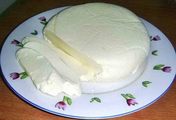 Як зробити бринзу в домашніх умовах! З 2 літрів молока отримаємо 1 кг сиру!