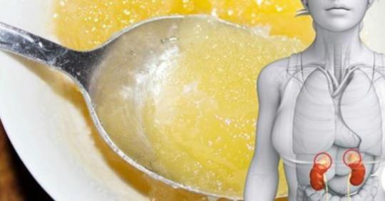 Ось що відбуватиметься з вашим організмом, якщо щовечора їсти мед перед сном і поставити на тумбочку біля ліжка баночку з медом і склянку води з лимонним соком